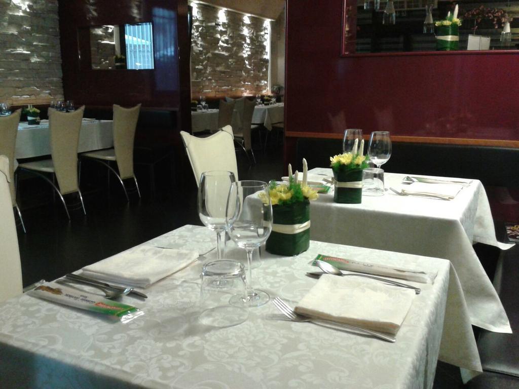 Locanda Trattoria Caffe Cavour Cittadella Eksteriør billede